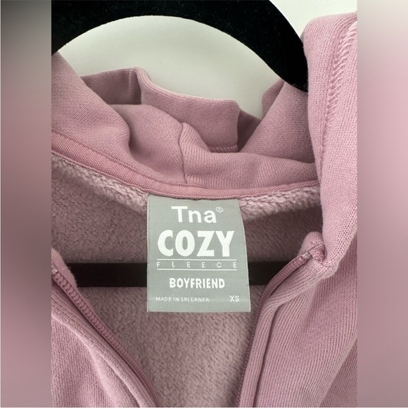 Aritzia TNA Cropped Boyfriend Full Zip Hoodie XS in pink soft orchid - Picture 4 of 5